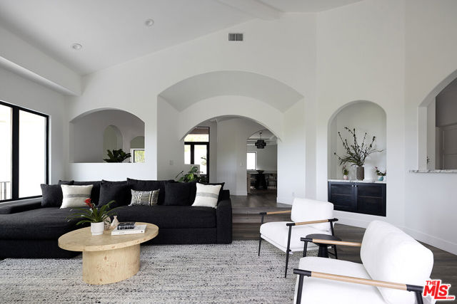 28902 Verde Mesa Lane, Malibu CA: https://media.crmls.org/mediaz/4c2c14b0-6b4c-4de6-a3e8-a2d20c8646ea.jpg