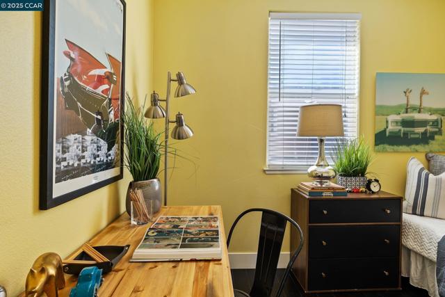 239 Marina Village Rd, Benicia CA: https://media.crmls.org/mediaz/4c2c3a64-efa4-4616-9d08-120a41289f8b.jpg