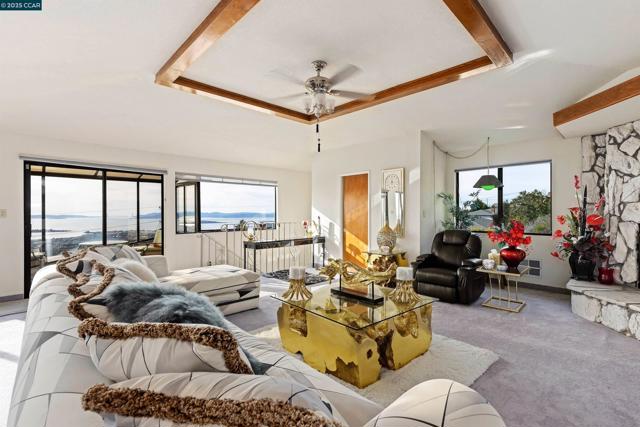 716 Gelston Pl, El Cerrito CA: https://media.crmls.org/mediaz/4c2c5a6b-d6ef-455b-96c1-c5e5fb604b41.jpg