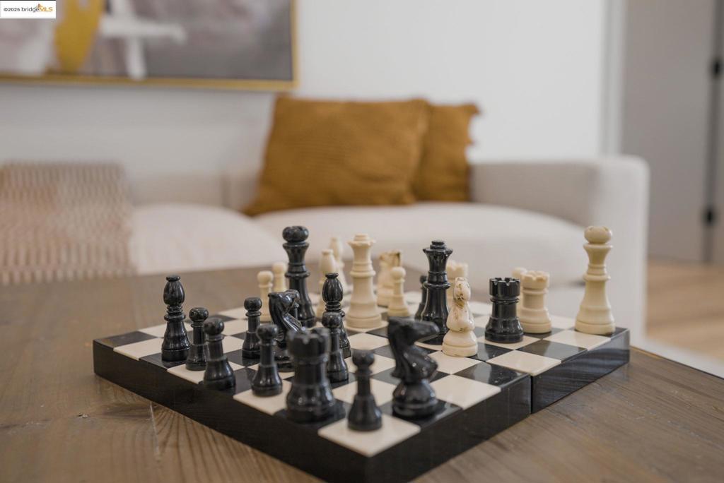 https://media.crmls.org/mediaz/4c2c9d7e-ea02-4251-a34e-a35b04f7ce58.jpg?preset=X-Large