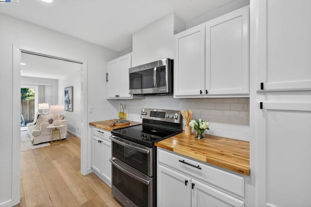 6574 Conestoga Ln, Dublin CA: https://media.crmls.org/mediaz/4c2cd520-7a8d-4eb7-ad01-a54a0dfa70e7.jpg