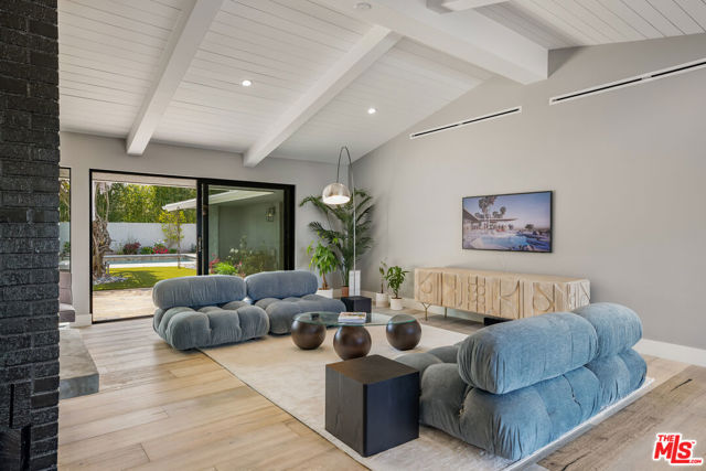 8400 Mulholland Drive, Los Angeles CA: https://media.crmls.org/mediaz/4c2ce9c4-795e-4d84-8376-32cdf8eb71d3.jpg