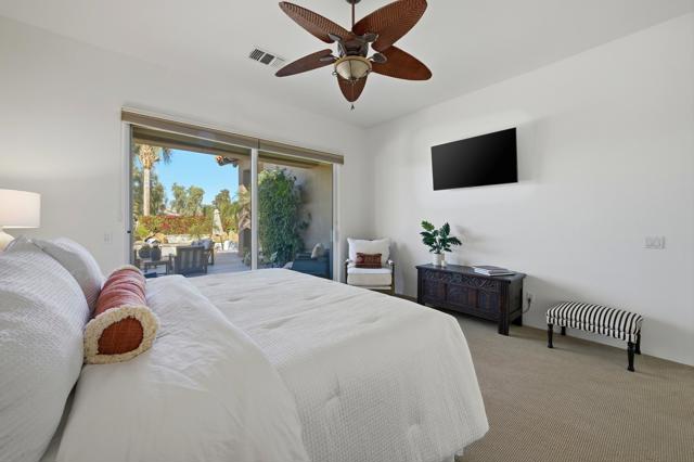 261 Loch Lomond Road, Rancho Mirage CA: https://media.crmls.org/mediaz/4c2d3703-d42f-44cc-a7e6-3accea741002.jpg