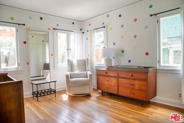 898 N Chester Avenue, Pasadena CA: https://media.crmls.org/mediaz/4c2d5138-94ac-4819-bcea-31ef68ffca9d.jpg