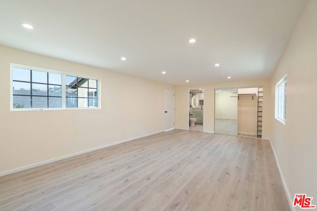 9701 Wheatland Avenue, Sunland CA: https://media.crmls.org/mediaz/4c2dd0f3-f266-45d0-aa49-d99fc7f7f77b.jpg