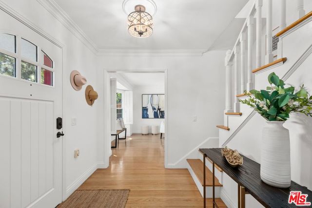 135 N Canyon View Drive, Los Angeles CA: https://media.crmls.org/mediaz/4c2de9e4-eb8a-4201-a814-525f140a786a.jpg