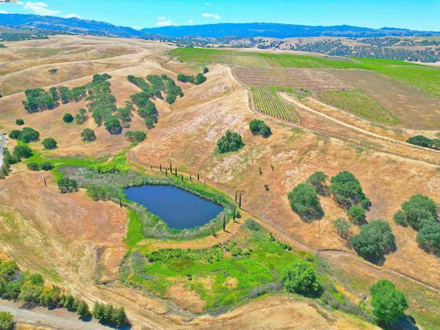 5625 Greenville Rd, Livermore CA: https://media.crmls.org/mediaz/4c2e6d05-4dc8-4ec3-803a-142a2e40b779.jpg