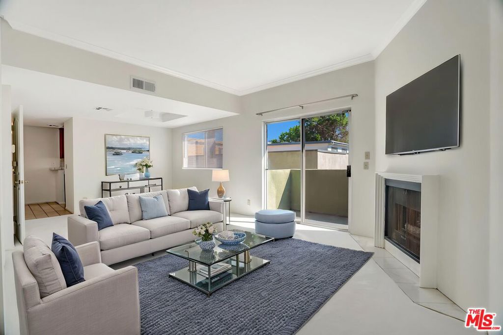 10926 Moorpark Street #13