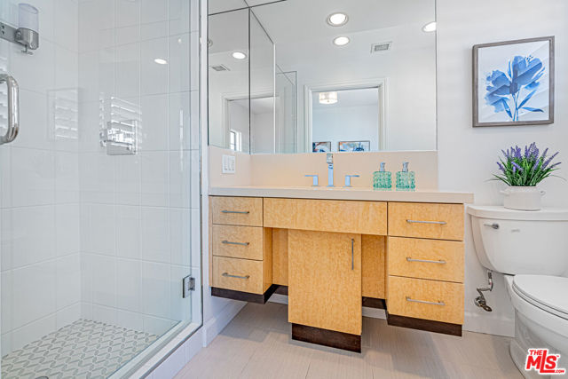 10611 Ashton Avenue, Los Angeles CA: https://media.crmls.org/mediaz/4c300cf5-32b1-4b2f-bb7f-fcb59737f5d5.jpg