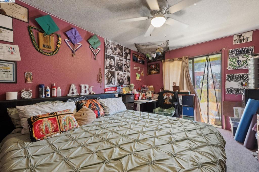 https://media.crmls.org/mediaz/4c302d71-aa1f-42d4-9e1e-9bb95f68dfd9.jpg?preset=X-Large