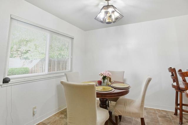 503 W Fox Court, Redwood City CA: https://media.crmls.org/mediaz/4c3098ee-2295-4b55-a96c-23bbfc3cc0dc.jpg