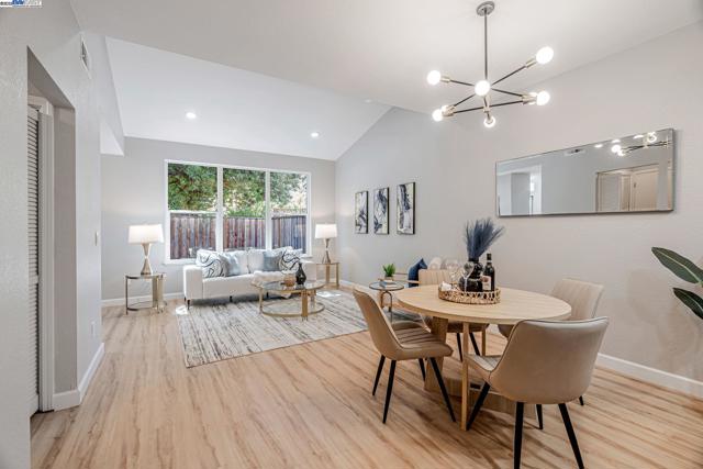 Image 4 of 26 For 419 Saint Emilion Ct