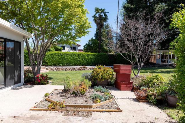 310 Trestle Glen Ct, Walnut Creek CA: https://media.crmls.org/mediaz/4c30d1db-3c0c-4698-b4be-c3dce4dd8fe9.jpg