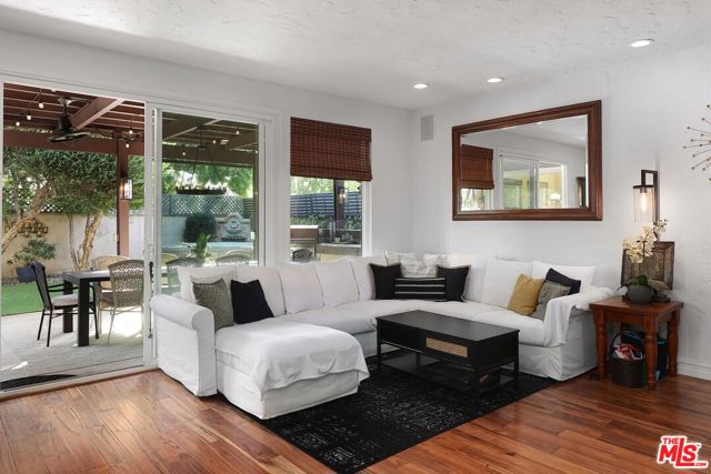 1786 Blossom Court, Thousand Oaks CA: https://media.crmls.org/mediaz/4c30ebf3-7d3d-4f00-87e1-50b9769b1d10.jpg