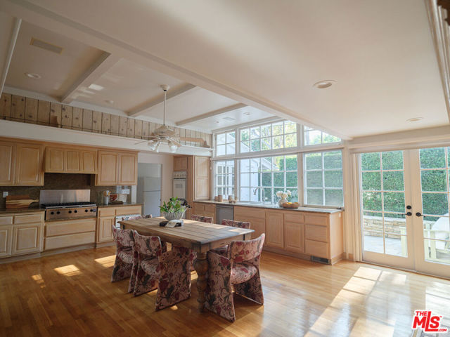 2 Eucalyptus Lane, Rolling Hills CA: https://media.crmls.org/mediaz/4c31272d-0822-42de-8ad9-3c4f9c7831b8.jpg