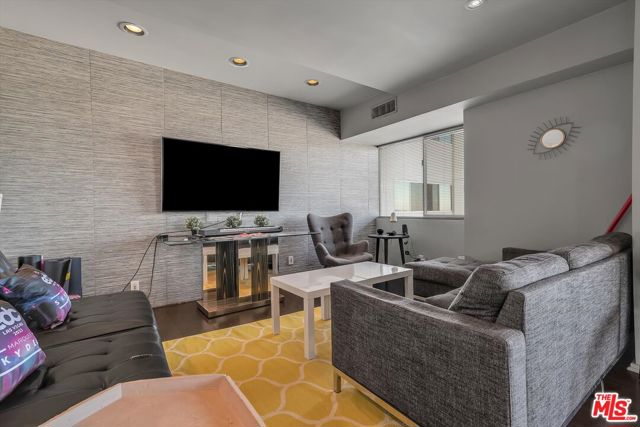 1155 N La Cienega Boulevard, West Hollywood CA: https://media.crmls.org/mediaz/4c31352f-fba4-421f-a514-0f3bd3dbf3c3.jpg