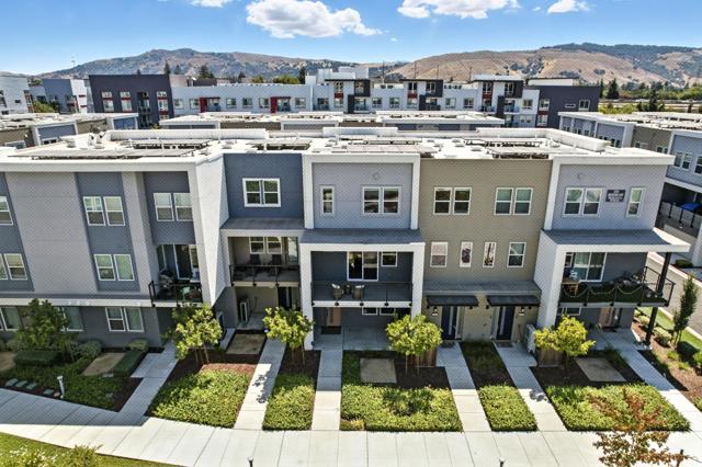 5713 Immersion Loop, San Jose CA: https://media.crmls.org/mediaz/4c31702d-c59c-43ab-84c9-0c5d1de219e0.jpg