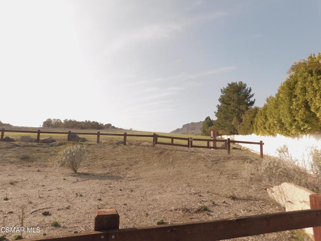 https://media.crmls.org/mediaz/4c317524-6642-4fa6-ba20-20e25f454677.jpg?preset=X-Large