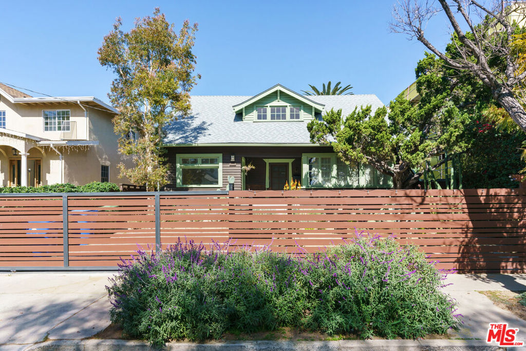 4515 Russell Avenue, Los Angeles, CA 90027