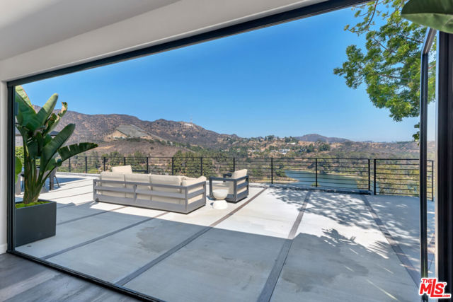 2960 LAKERIDGE Drive, Los Angeles CA: https://media.crmls.org/mediaz/4c329bca-734a-45a5-9807-ecea8413a5b5.jpg