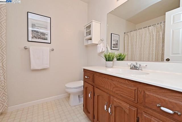 476 Mulqueeney St, Livermore CA: https://media.crmls.org/mediaz/4c3354fd-9057-433d-86c2-febf6c9336e1.jpg