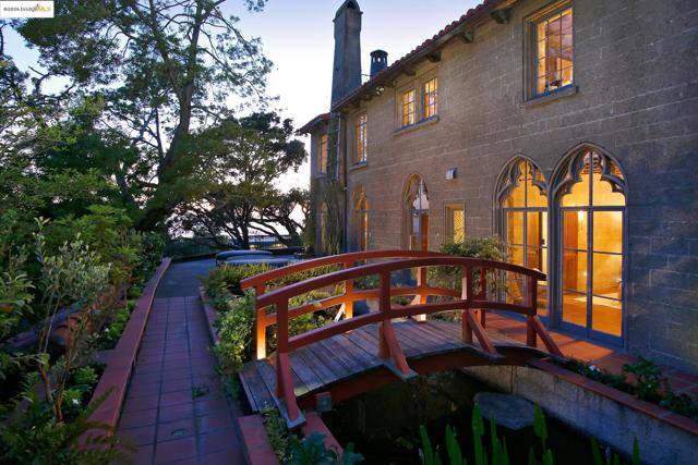 2900 Buena Vista Way, Berkeley CA: https://media.crmls.org/mediaz/4c339334-e1e3-4d0a-98b9-3979afc3c57b.jpg