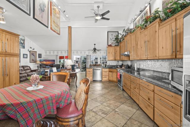 9 Catpaw Cape, Coronado CA: https://media.crmls.org/mediaz/4c33a790-356d-4bd9-9b5a-bd13cb2da657.jpg