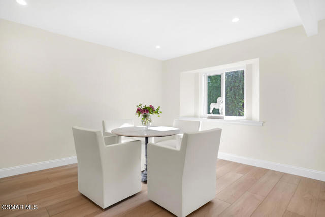 1228 S Westlake Boulevard, Westlake Village CA: https://media.crmls.org/mediaz/4c33a7a4-2f7b-4838-9032-b95d23e43490.jpg
