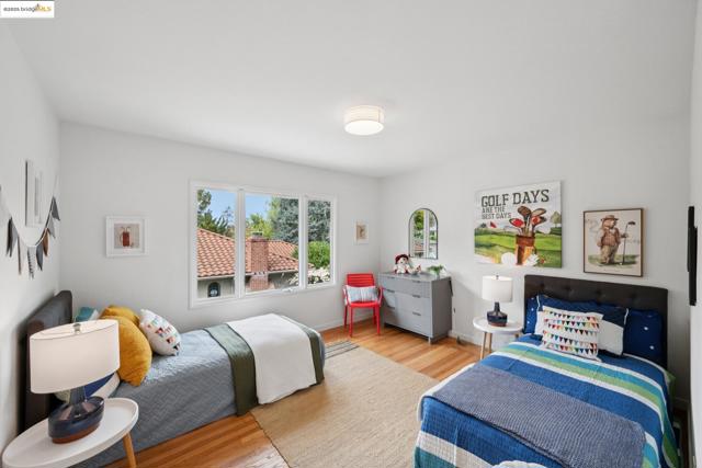 6141 Broadway Ter, Oakland CA: https://media.crmls.org/mediaz/4c33a83a-13c1-41ee-9754-a52b57e1dda1.jpg