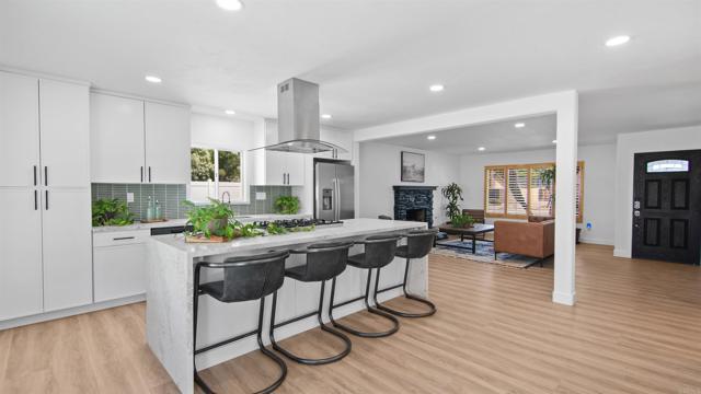 Detail Gallery Image 5 of 32 For 529 Valley Meadow Pl, Escondido,  CA 92027 - 3 Beds | 2 Baths