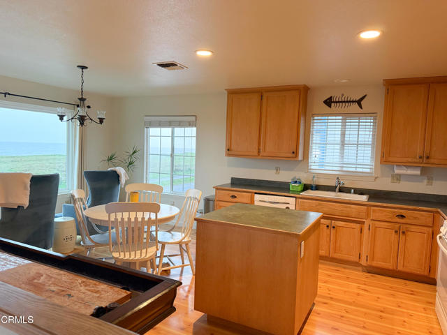 Detail Gallery Image 20 of 33 For 900 Glass Beach Dr, Fort Bragg,  CA 95437 - 3 Beds | 2/1 Baths