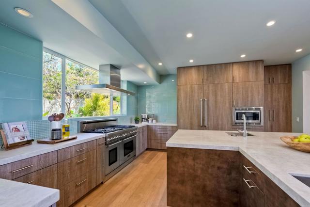 Detail Gallery Image 21 of 64 For 1669 Burgundy Rd., Encinitas,  CA 92024 - 6 Beds | 3/2 Baths