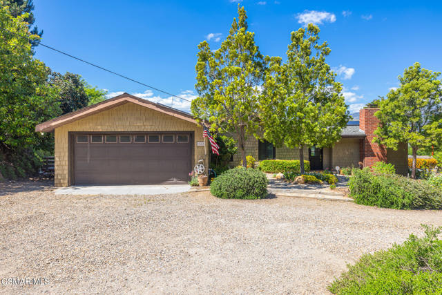 1585 Loma Drive, Ojai CA: https://media.crmls.org/mediaz/4c358d24-140b-48fe-af21-1c2da5c84a41.jpg
