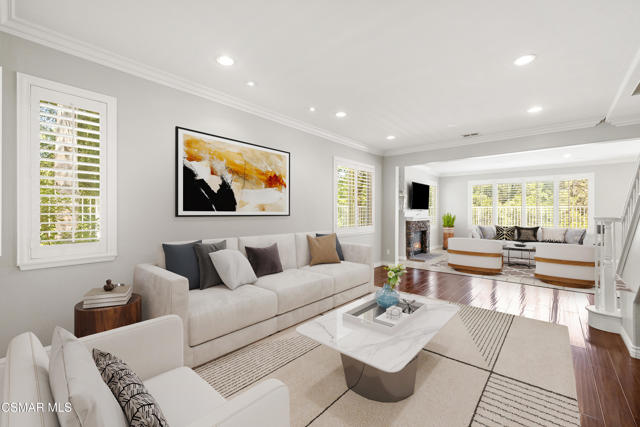 3206 Clarita Court, Thousand Oaks CA: https://media.crmls.org/mediaz/4c360911-20bd-4be1-b490-5c3ec45d42c7.jpg