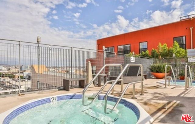 746 S Los Angeles Street, Los Angeles CA: https://media.crmls.org/mediaz/4c36e94f-0f1f-411a-918e-5fee9b091c3e.jpg