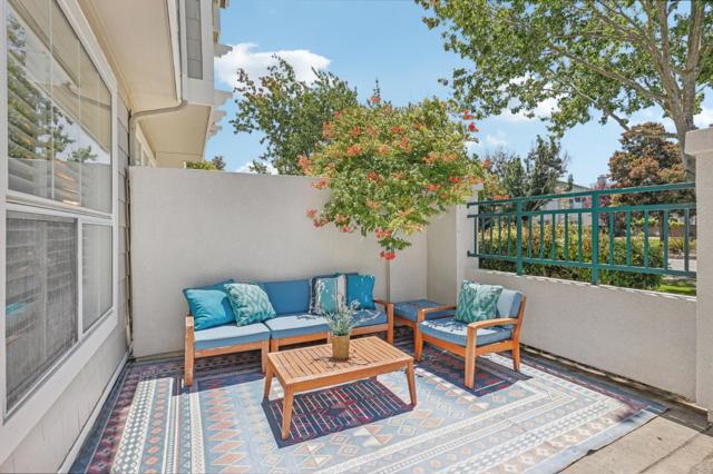 595 Shoal Circle, Redwood City CA: https://media.crmls.org/mediaz/4c3747b3-3f90-4f5d-b258-b4c6420f2d3a.jpg