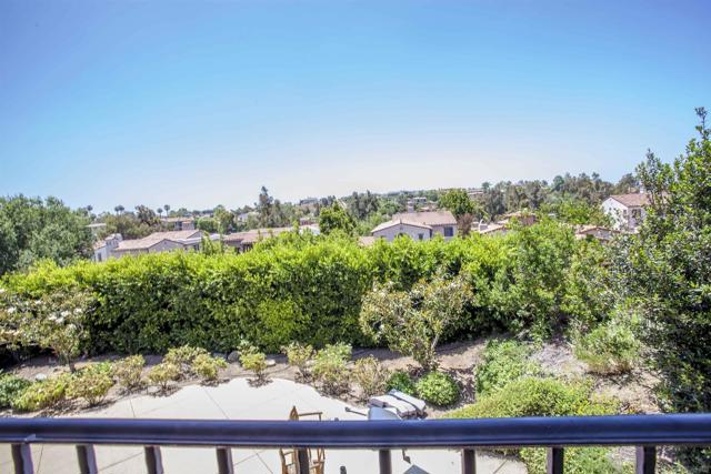 16632 Rose Of Tralee Ln, San Diego CA: https://media.crmls.org/mediaz/4c37d484-1284-49fe-affc-6a158b5f3c21.jpg