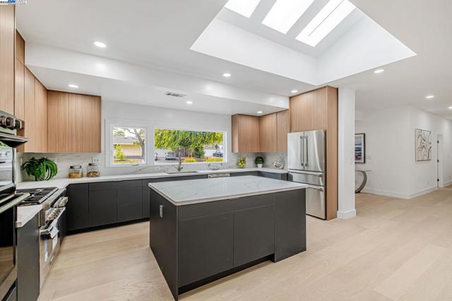 41511 Chadbourne Dr, Fremont CA: https://media.crmls.org/mediaz/4c3801d5-cb65-4a62-8b5c-4aef5ad55423.jpg