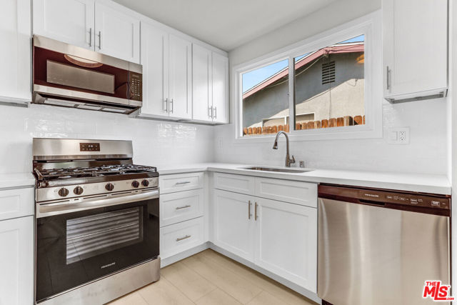 23335 Schoolcraft Street, West Hills CA: https://media.crmls.org/mediaz/4c3970b4-0824-486c-ac0b-799e56091860.jpg