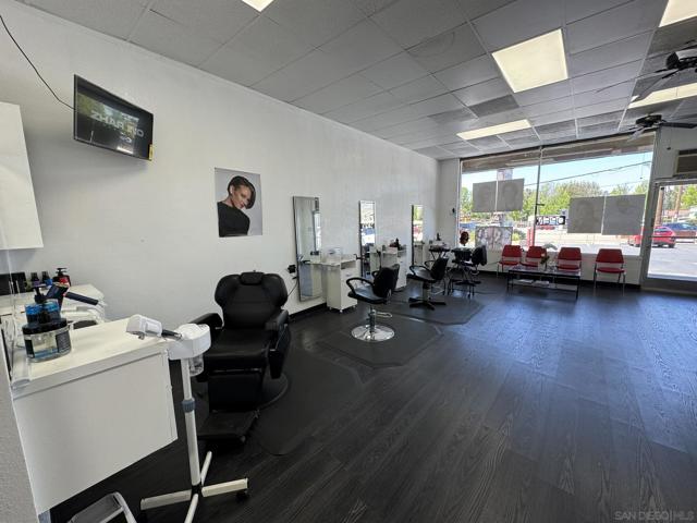 12243 Woodside Ave, Lakeside CA: https://media.crmls.org/mediaz/4c39984f-1b3e-440a-bd4f-448ec8219796.jpg