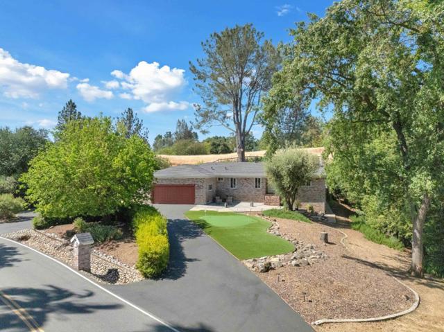 17035 Copper Hill Drive, Morgan Hill CA: https://media.crmls.org/mediaz/4c39a954-8242-4920-87e2-d27e9dc2b2a5.jpg
