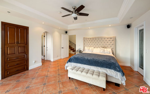 6420 Quebec Drive, Los Angeles CA: https://media.crmls.org/mediaz/4c39d9ea-c13a-4bca-84fb-50b8de6a945a.jpg