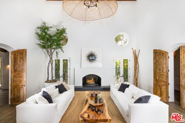 27405 Pacific Coast Highway, Malibu CA: https://media.crmls.org/mediaz/4c39f1f6-f081-4cf4-a5a0-79313fd5666d.jpg
