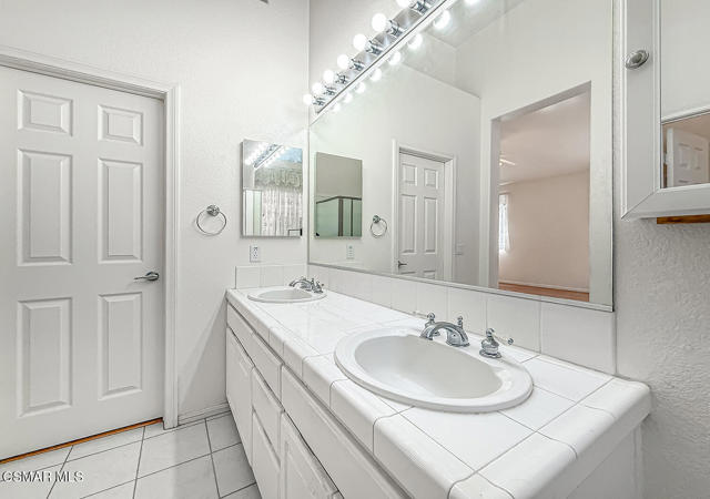 hPrimary Bedroom Suite6