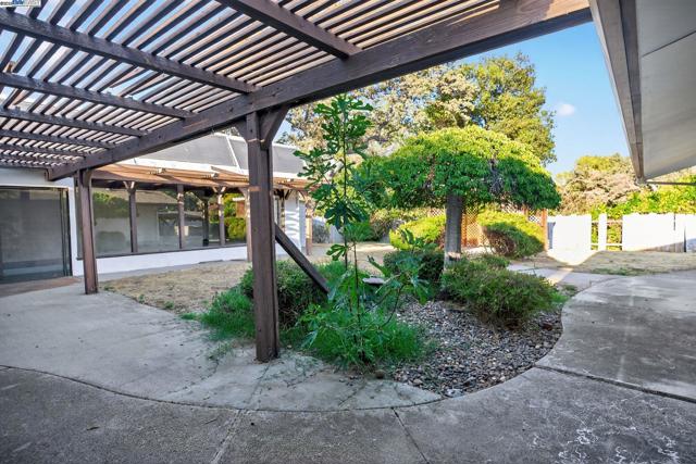 20521 Upper Hillview Dr, Sonora CA: https://media.crmls.org/mediaz/4c3ab3e8-b570-4981-8907-db23a7e8a73b.jpg
