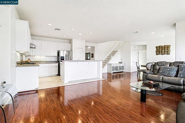 5701 Oakmont Dr, Richmond CA: https://media.crmls.org/mediaz/4c3abf44-d762-46f6-adc4-a2cb48e4c54a.jpg