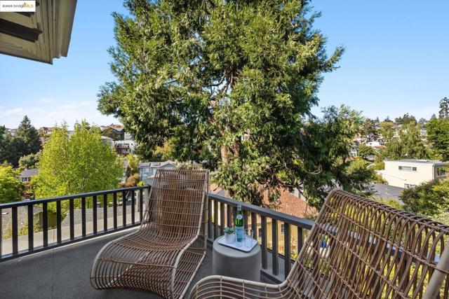 733 Carlston Ave., Oakland CA: https://media.crmls.org/mediaz/4c3afd93-45e3-4af4-9811-382ea87315eb.jpg