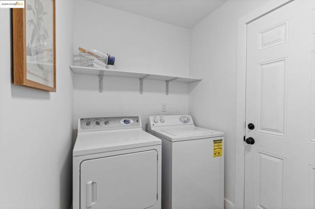 34841 Potomac River Pl, Fremont CA: https://media.crmls.org/mediaz/4c3b2ced-0b3a-4b14-a998-39b42b6237ff.jpg