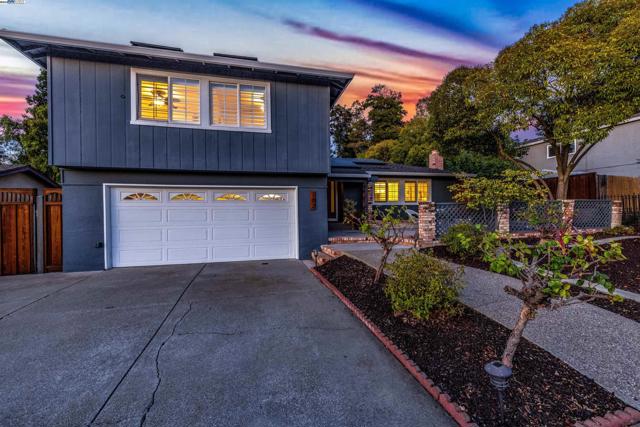 702 Sylvaner Dr, Pleasanton CA: https://media.crmls.org/mediaz/4c3c1a41-9e06-43b9-a73b-5da0e7f172d5.jpg