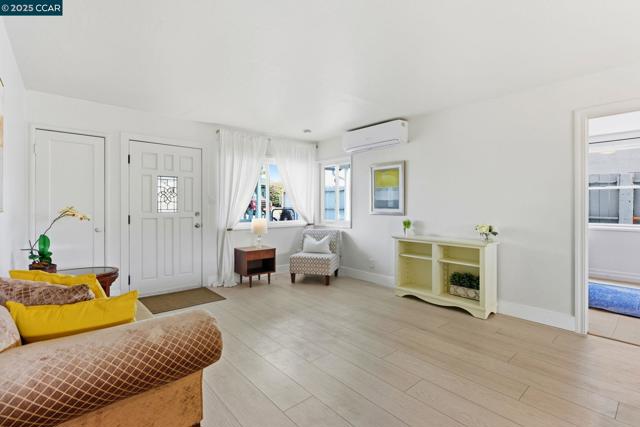 4108 Irene Dr, Martinez CA: https://media.crmls.org/mediaz/4c3c3c67-54c5-48a7-bdc5-2fdb0c6780e8.jpg